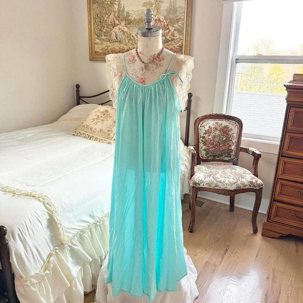 vintage blue nightgown  70s fits like‎ an xl aqua blue n